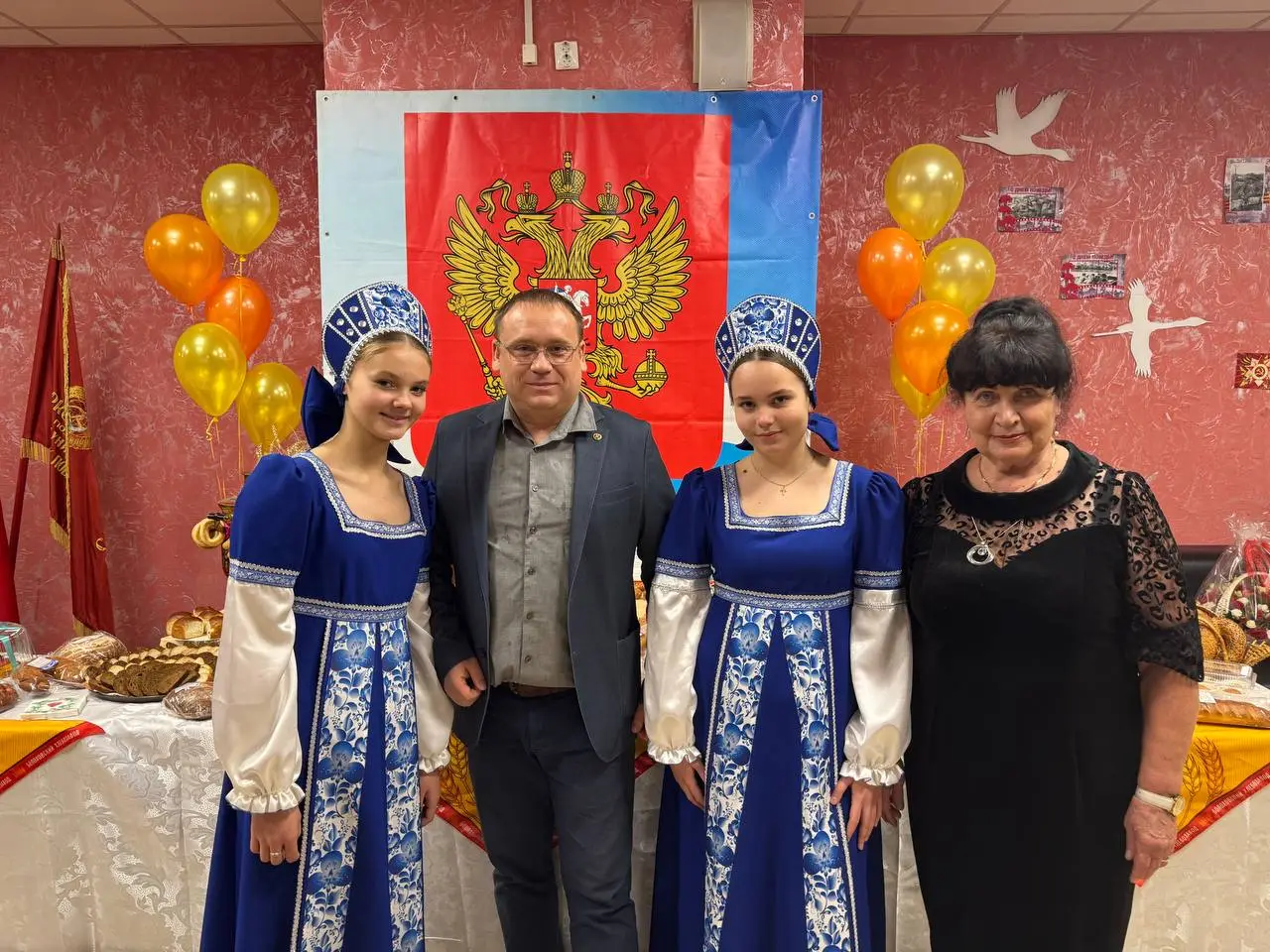 Дмитрий Семенов посетил Болоховский хлебозавод и поздравил коллектив с 90-летним юбилеем предприятия