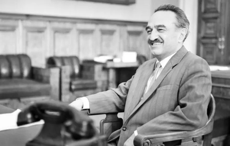 Папа советской столовой. Микоян завез в СССР гамбургеры, но они не прижились