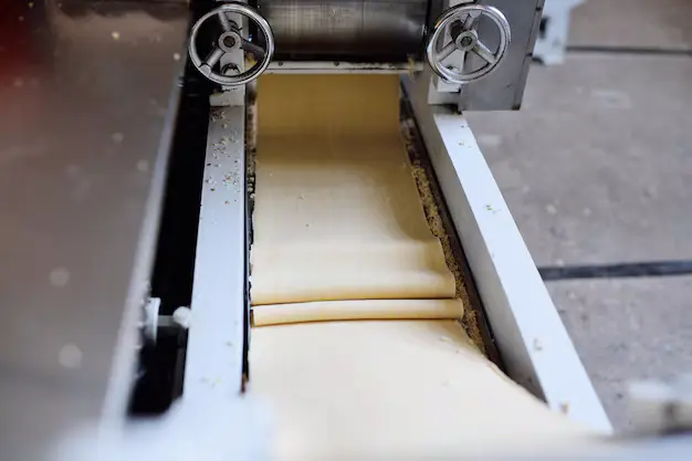 Как выбрать тестораскаточную машину для пекарни: ключевые критерии для бизнеса