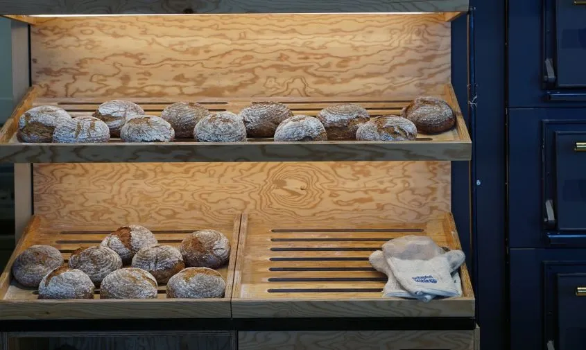 Хлеб только на стеллажах: правила торговли продуктами планируют ужесточить